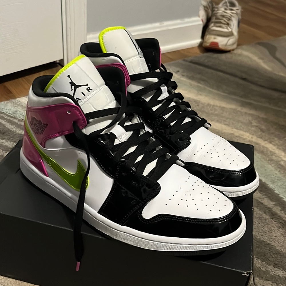 Jordan 1 Mid SE